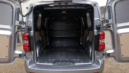 PEUGEOT e-EXPERT L1 100kW 75kWh Professional Van Auto view 10